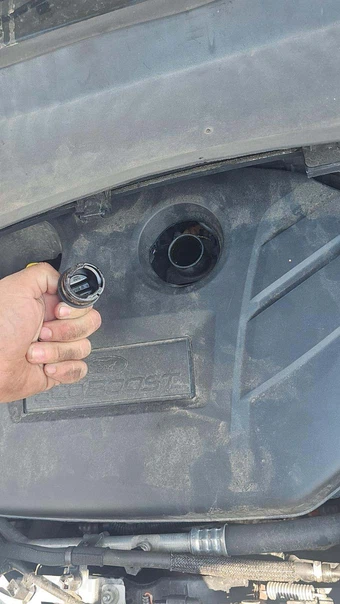 2017 Ford Escape Titanium – miniatura 17