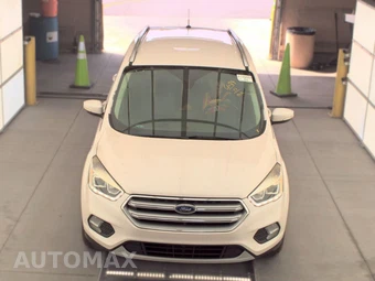2017 Ford Escape Titanium – miniatura 2