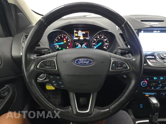2017 Ford Escape Titanium – miniatura 10