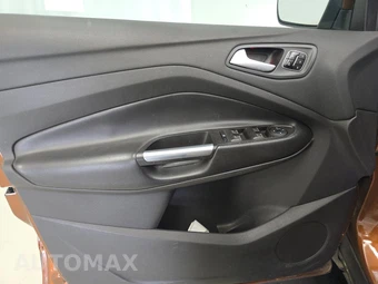 2017 Ford Escape Titanium – miniatura 9