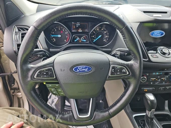 2017 Ford Escape Titanium - miniatura 10