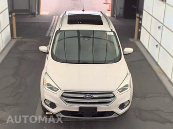 2017 Ford Escape Titanium – miniatura 2