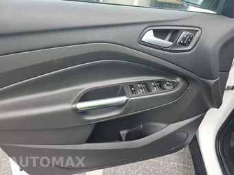 2017 Ford Escape Titanium – miniatura 9
