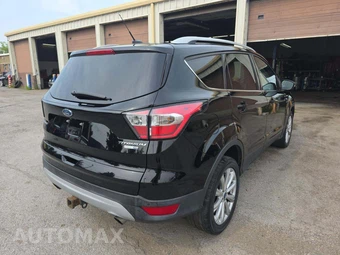 2017 Ford Escape Titanium – miniatura 3