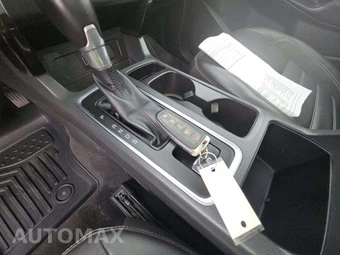 2017 Ford Escape Titanium – miniatura 8