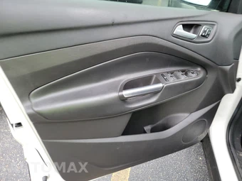 2017 Ford Escape Titanium – miniatura 9