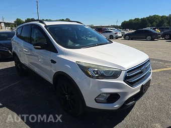 2017 Ford Escape Titanium – miniatura 3