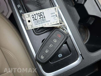 2017 Ford Escape Titanium – miniatura 8