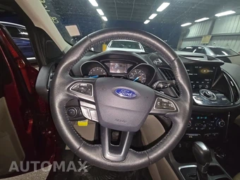 2017 Ford Escape Titanium – miniatura 10