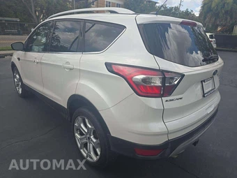 2017 Ford Escape Titanium – miniatura 2