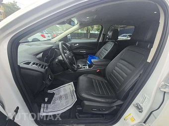 2017 Ford Escape Titanium – miniatura 6