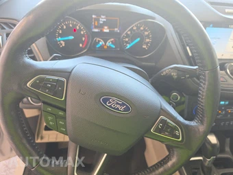 2017 Ford Escape Titanium – miniatura 10