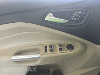 2017 Ford Escape Titanium – miniatura 9