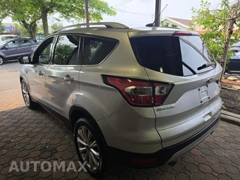 2017 Ford Escape Titanium - miniatura 2