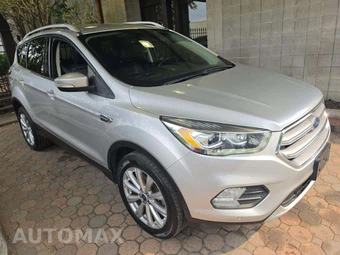 2017 Ford Escape Titanium - miniatura 4