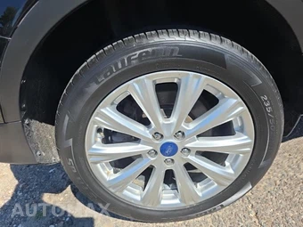2017 Ford Escape Titanium – miniatura 10