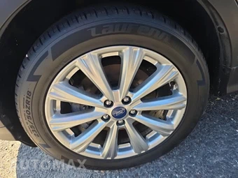 2017 Ford Escape Titanium – miniatura 8