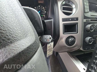 2017 Ford Expedition XLT – miniatura 8