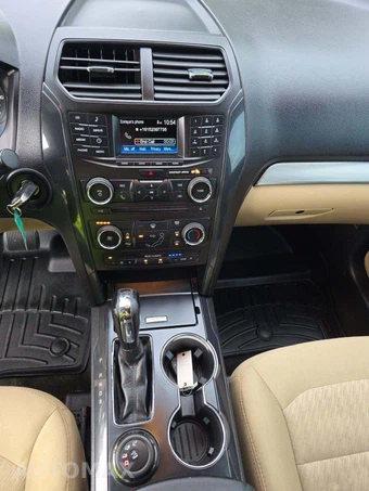 2017 Ford Explorer - miniatura 7