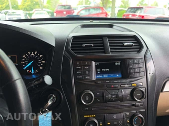 2017 Ford Explorer - miniatura 10
