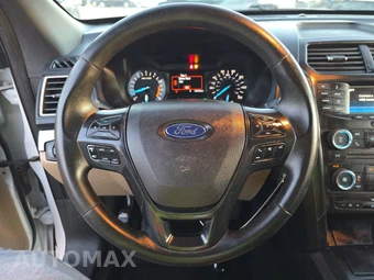 2017 Ford Explorer – miniatura 10