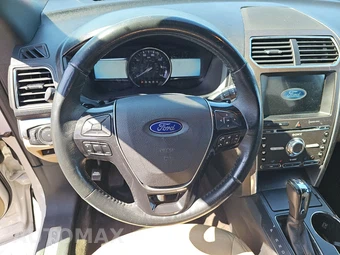 2017 Ford Explorer Limited - miniatura 10
