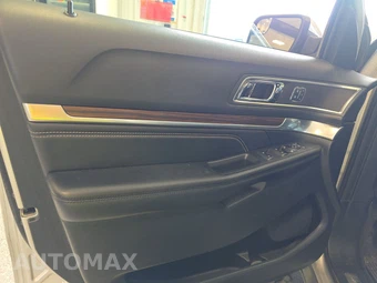 2017 Ford Explorer Limited – miniatura 9