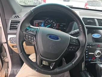 2017 Ford Explorer Limited – miniatura 10