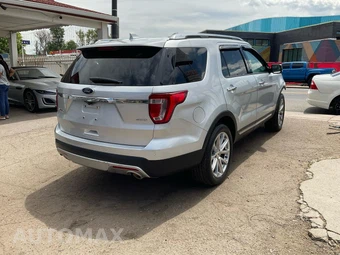 2017 Ford Explorer Limited - miniatura 4