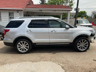 2017 Ford Explorer Limited - miniatura 5