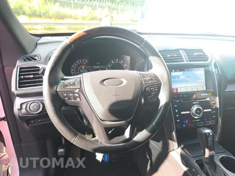 2017 Ford Explorer Platinum - miniatura 10