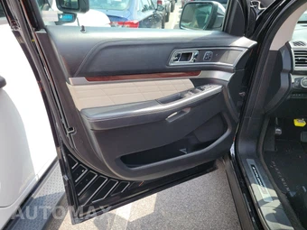 2017 Ford Explorer Platinum - miniatura 9