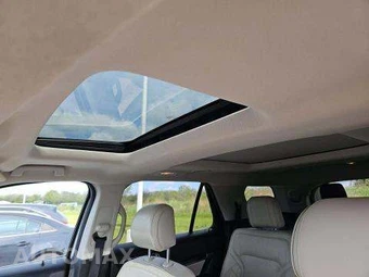 2017 Ford Explorer Platinum – miniatura 11