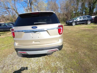 2017 Ford Explorer Platinum - miniatura 4