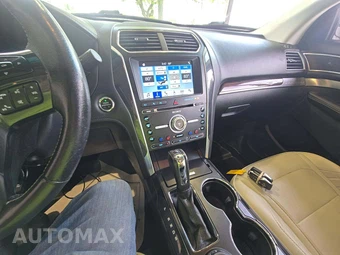 2017 Ford Explorer Platinum – miniatura 10