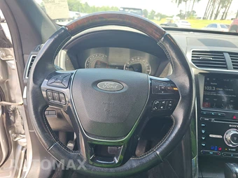 2017 Ford Explorer Platinum – miniatura 10