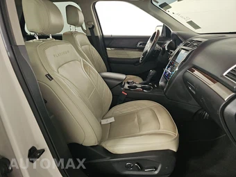 2017 Ford Explorer Platinum - miniatura 8