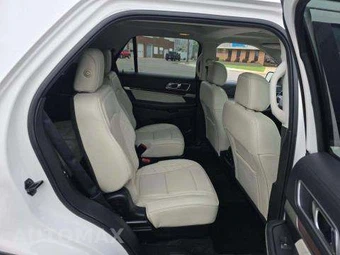 2017 Ford Explorer Platinum - miniatura 17