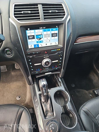 2017 Ford Explorer Platinum - miniatura 11