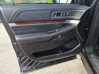 2017 Ford Explorer Platinum - miniatura 9