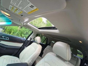 2017 Ford Explorer Platinum - miniatura 11
