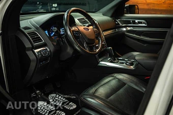 2017 Ford Explorer Sport - miniatura 9