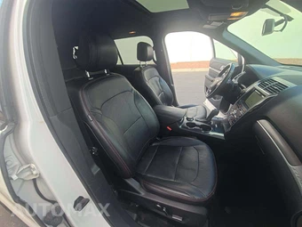 2017 Ford Explorer Sport - miniatura 16