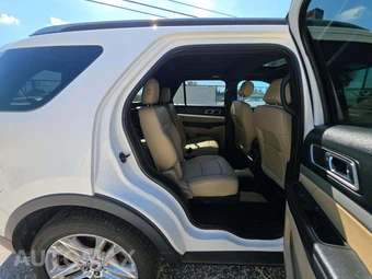 2017 Ford Explorer XLT - miniatura 17