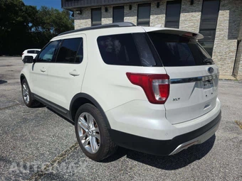 2017 Ford Explorer XLT - miniatura 2