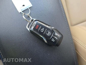 2017 Ford Explorer XLT - miniatura 8