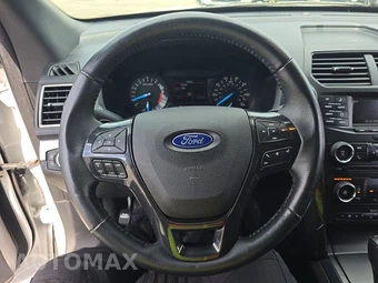 2017 Ford Explorer XLT – miniatura 10