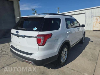 2017 Ford Explorer XLT – miniatura 3