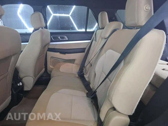 2017 Ford Explorer XLT – miniatura 13