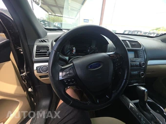 2017 Ford Explorer XLT - miniatura 10